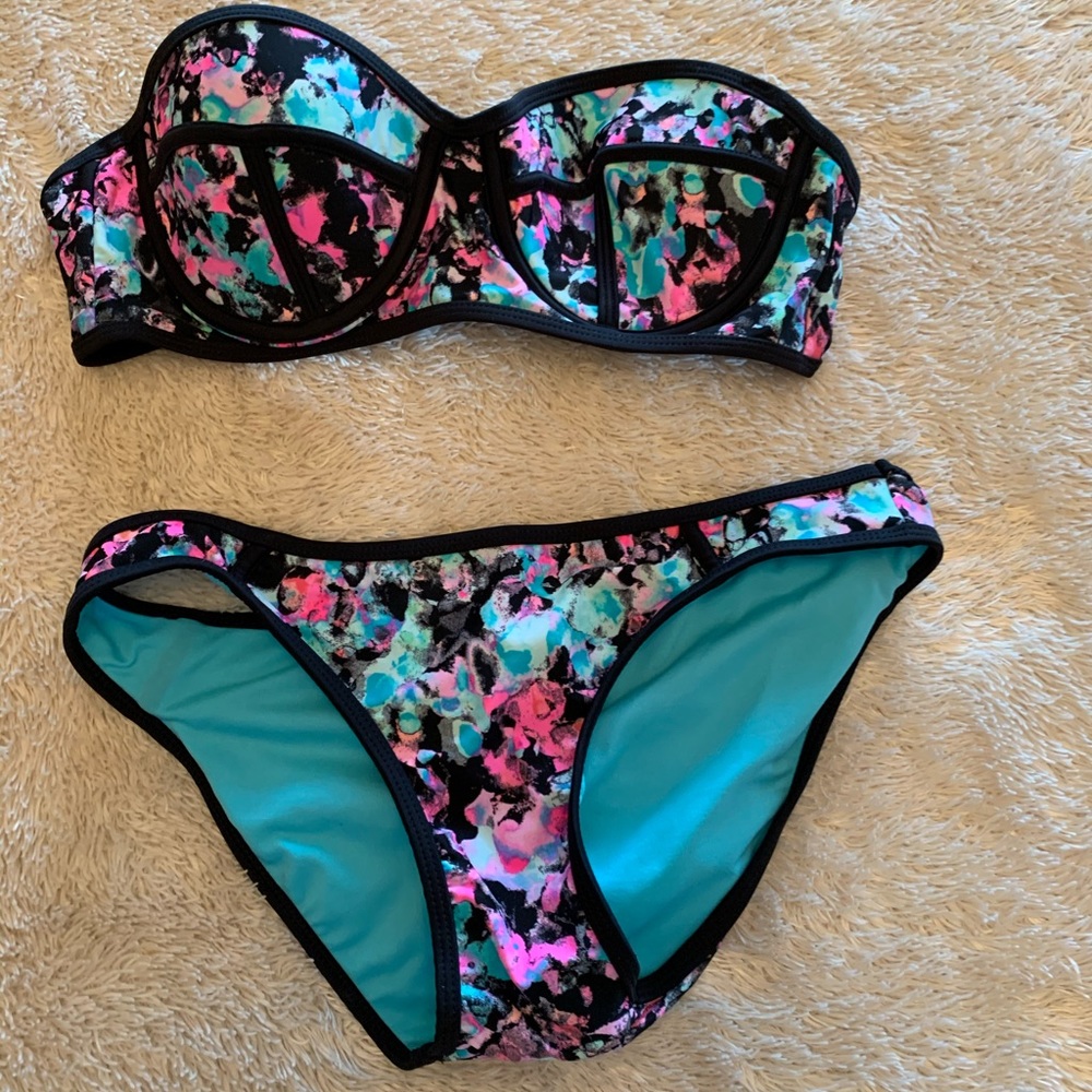Xhilaration watercolor bikini bottoms size medium